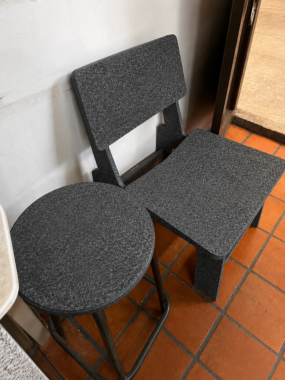Silla y taburete
